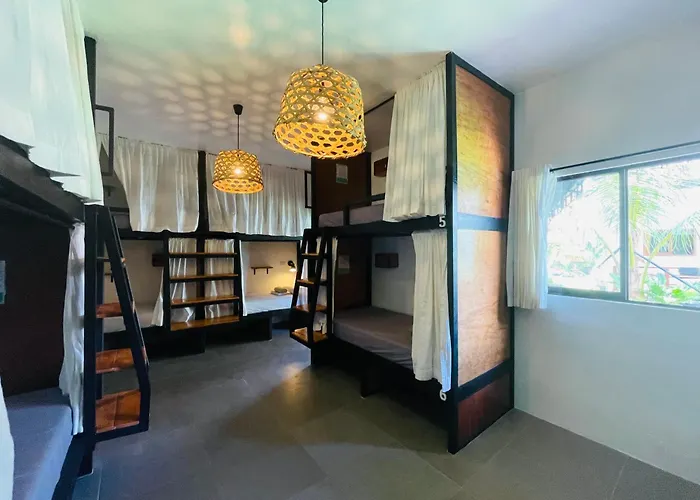 Maayong Hostel (Adults Only)